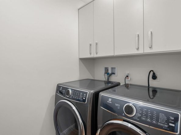 400 Hunnewell St 103, Needham MA 02494
