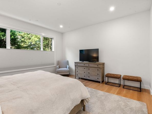 400 Hunnewell St 103, Needham MA 02494