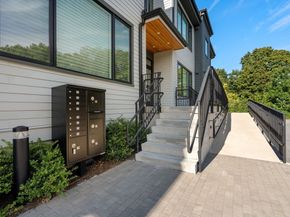 400 Hunnewell St 103, Needham MA 02494