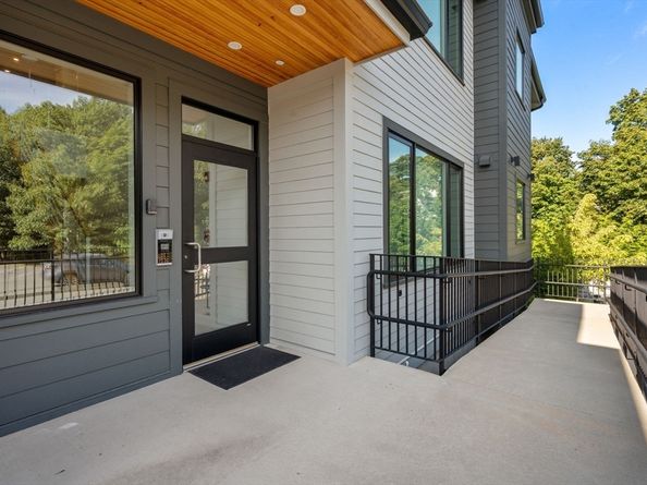 400 Hunnewell St 103, Needham MA 02494