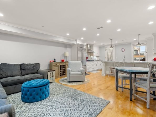 893 E 2nd St 9, Boston MA 02127