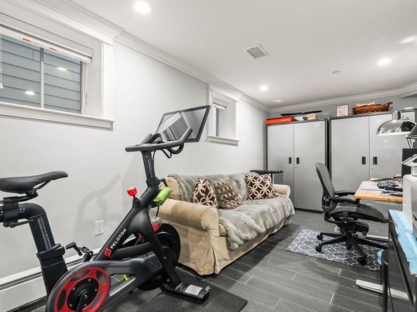 893 E 2nd St 9, Boston MA 02127
