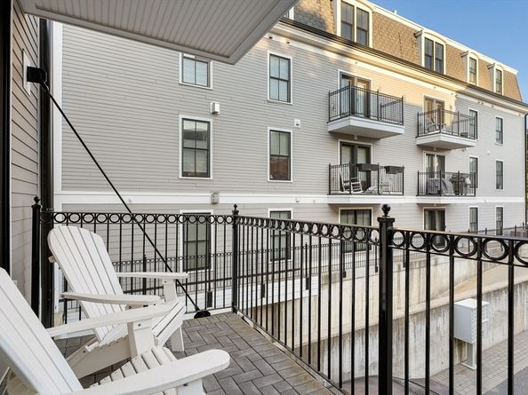 893 E 2nd St 9, Boston MA 02127