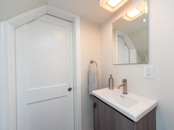 37 Gates Ave, Hudson MA 01749