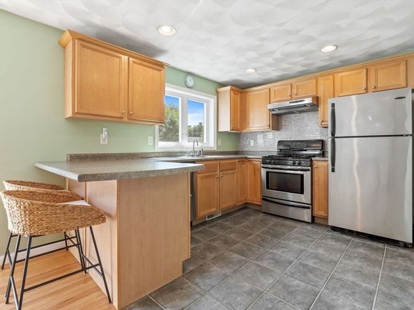 33 Groveland Commons Way 33, Groveland MA 01834