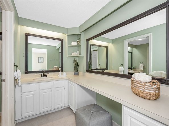 2401 Pheasant Creek Lane 2401, Peabody MA 01960