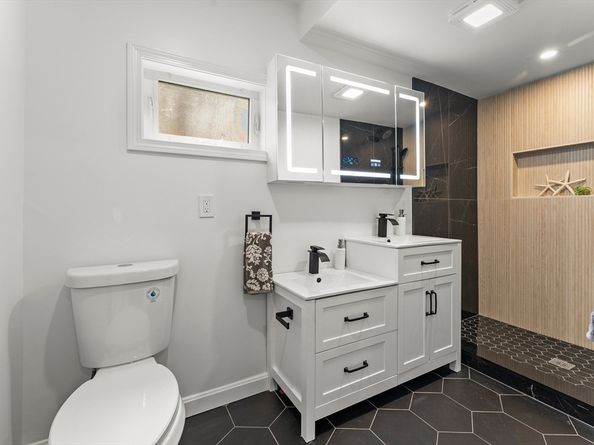 7 Sawyer Crt, Malden MA 02148