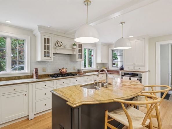 7 Westland St, Worcester MA 01602