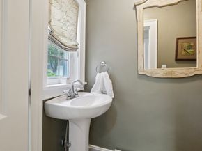 7 Westland St, Worcester MA 01602
