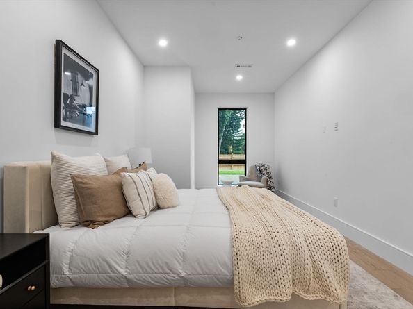 1114 Beacon St. 103, Newton MA 02461