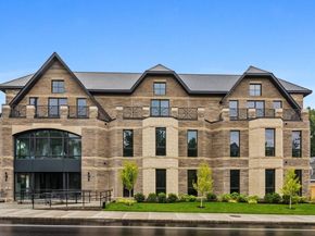 1114 Beacon St. 103, Newton MA 02461