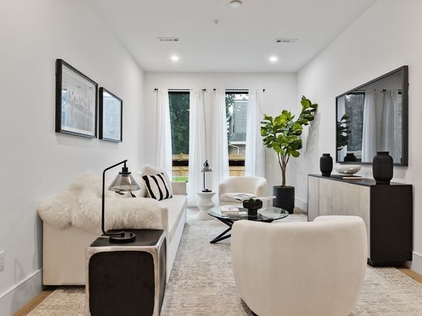 1114 Beacon St. 103, Newton MA 02461