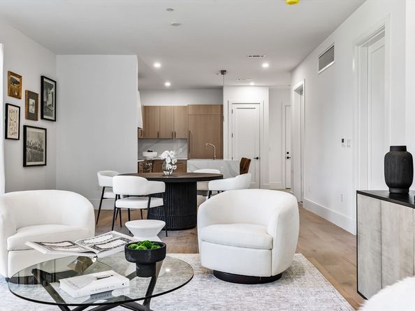 1114 Beacon St. 103, Newton MA 02461