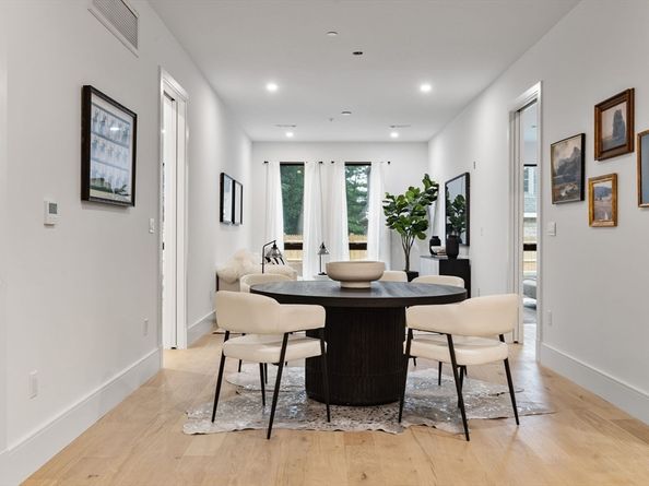 1114 Beacon St. 103, Newton MA 02461