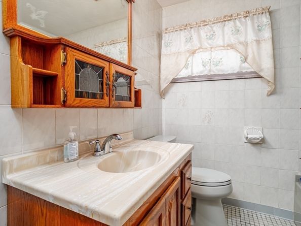 27 Winslow, Leicester MA 01524