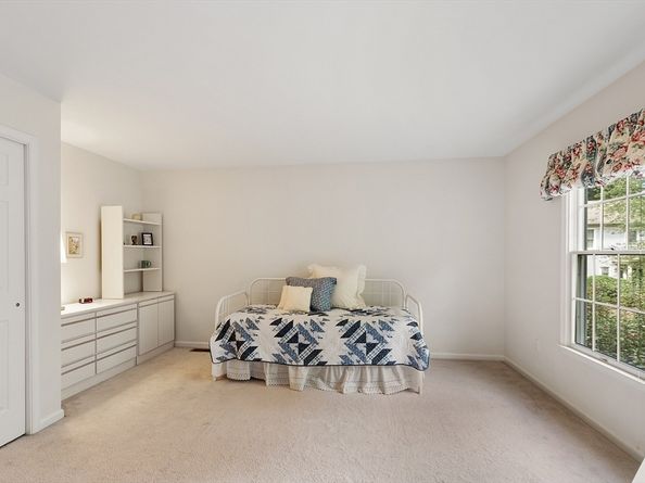 5 Chestnut Ln 5, Bedford MA 01730