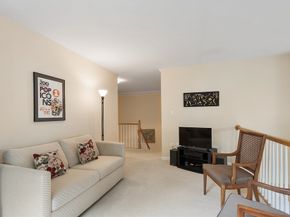 5 Chestnut Ln 5, Bedford MA 01730