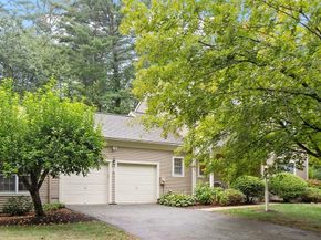 5 Chestnut Ln 5, Bedford MA 01730