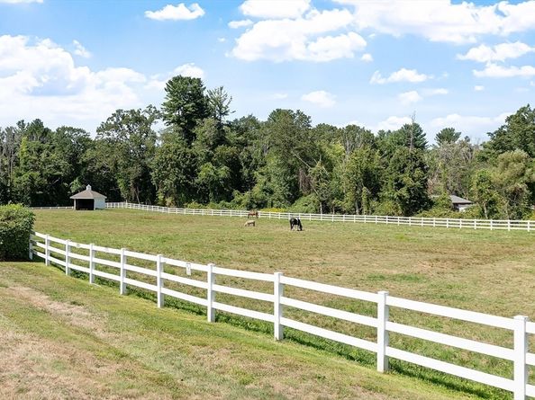 5 Chestnut Ln 5, Bedford MA 01730