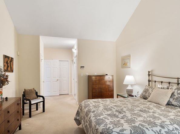 5 Chestnut Ln 5, Bedford MA 01730