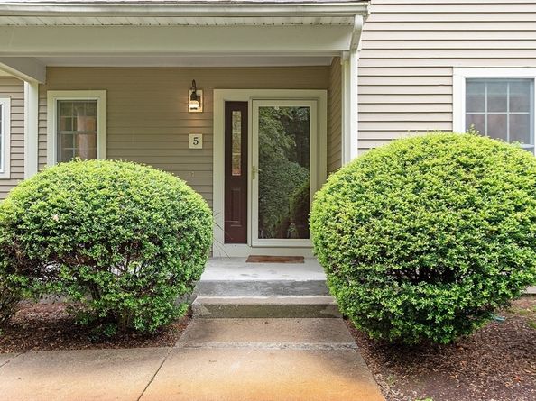 5 Chestnut Ln 5, Bedford MA 01730