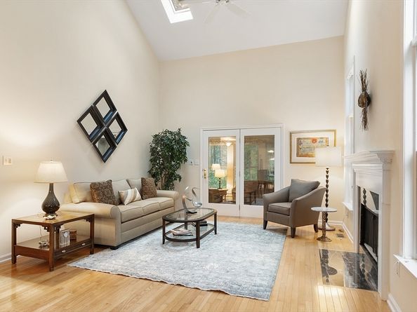 5 Chestnut Ln 5, Bedford MA 01730