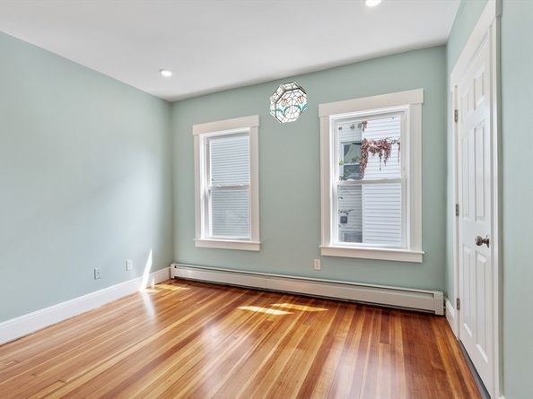 39 Arlington St, Fitchburg MA 01420