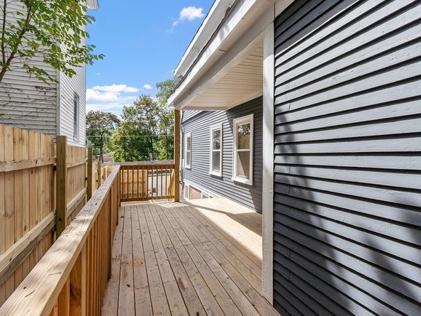 39 Arlington St, Fitchburg MA 01420