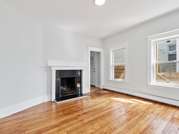 39 Arlington St, Fitchburg MA 01420