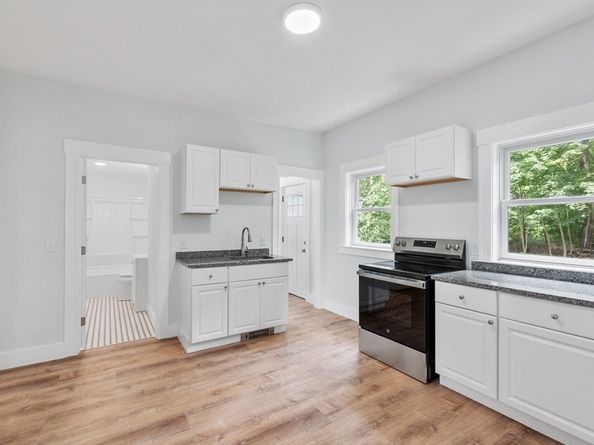 39 Arlington St, Fitchburg MA 01420