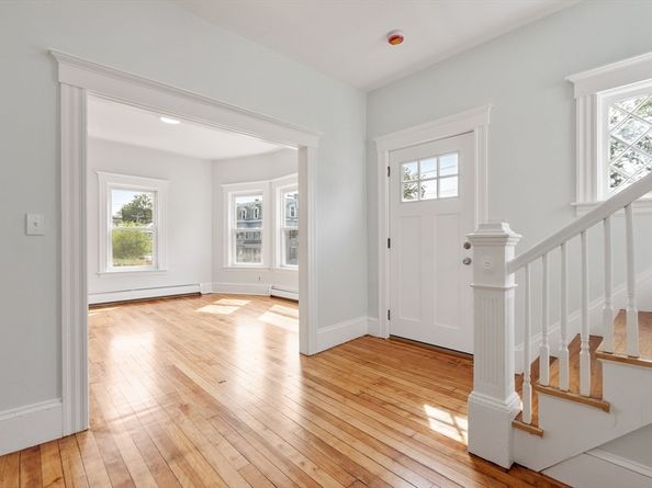 39 Arlington St, Fitchburg MA 01420