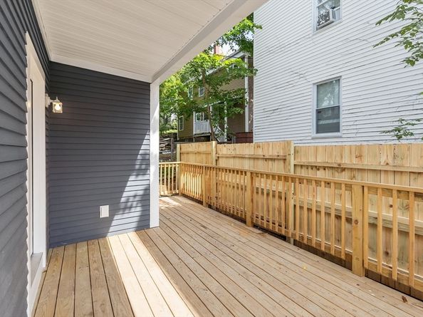 39 Arlington St, Fitchburg MA 01420
