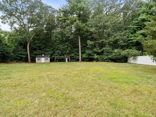141 Deerfield Ln, Hanover MA 02339