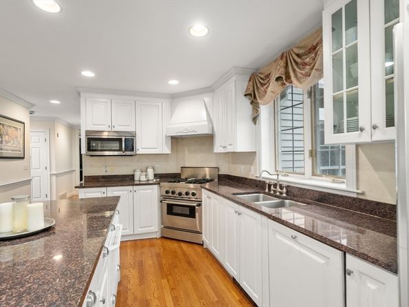 141 Deerfield Ln, Hanover MA 02339