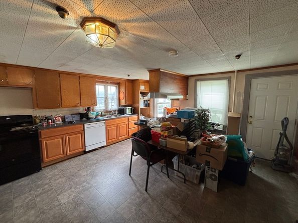 18 Sutton Ave, Oxford MA 01540
