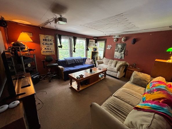 18 Sutton Ave, Oxford MA 01540