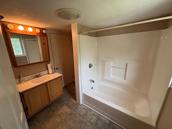 18 Sutton Ave, Oxford MA 01540