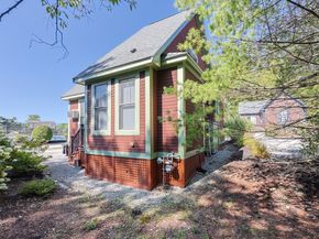 2 Courtview Ln 2, Westford MA 01886