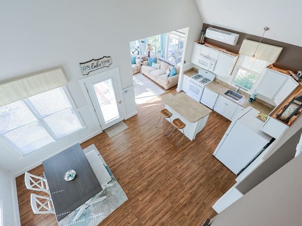 2 Courtview Ln 2, Westford MA 01886