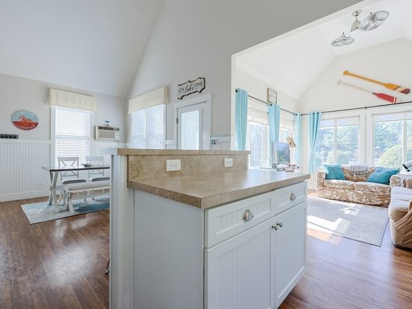 2 Courtview Ln 2, Westford MA 01886