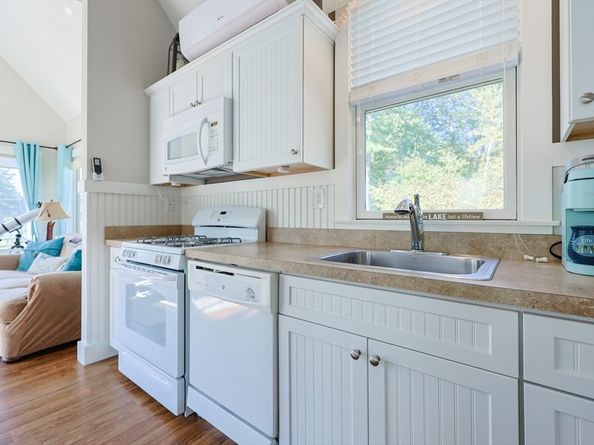 2 Courtview Ln 2, Westford MA 01886