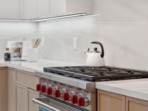 985 Lincoln Avenue, Palo Alto CA 94301