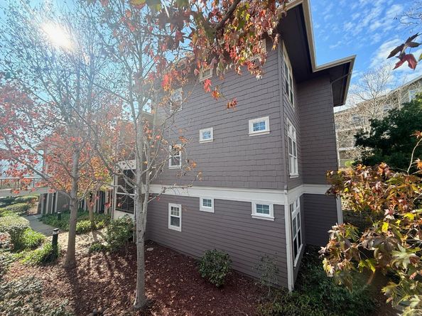 313 Crescent Court, Brisbane CA 94005