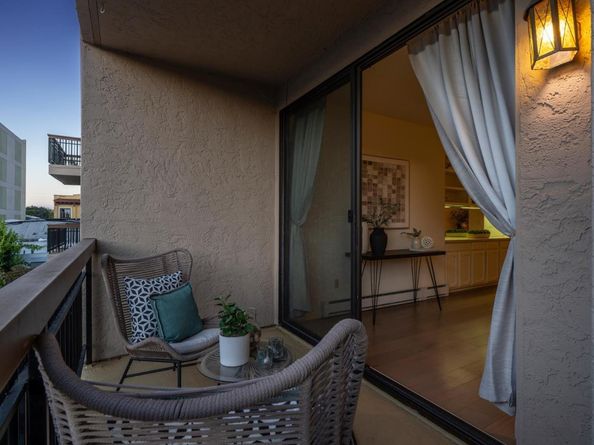 217 8th Avenue 203, San Mateo CA 94401