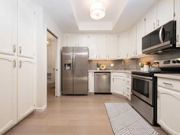 217 8th Avenue 203, San Mateo CA 94401