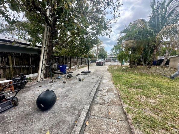 1739 NW 113th Ter, Miami FL 33167