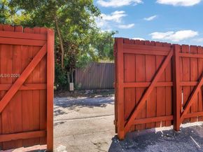 5300 Grant St, Hollywood FL 33021