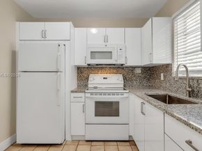 5300 Grant St, Hollywood FL 33021