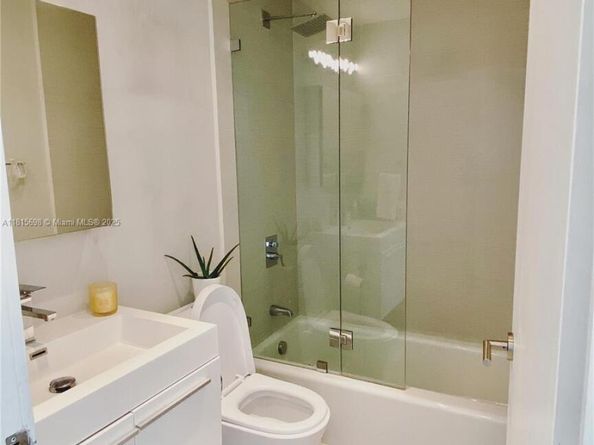 888 Brickell Key Dr 2209, Miami FL 33131