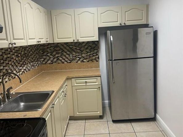 9453 SW 76th St S7, Miami FL 33173